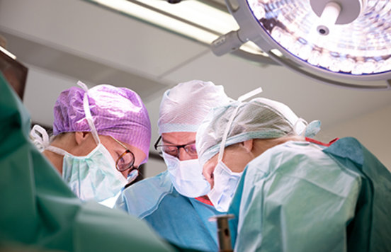 Operation durch die hepatobiliäre Chirurgie